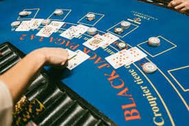 Teen Patti card dealing and hand evaluation screen at situs rokokbet